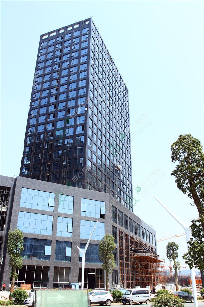[分享]銅陵隔斷廠家_新款高端玻璃隔斷_安徽凹凸隔斷_[承接]銅陵北斗星玻璃隔斷工程